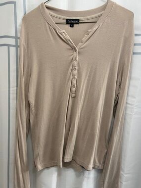 Women's Long-Sleeve Henley Top in Taupe